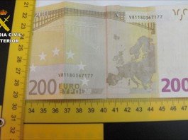 La Guardia Civil desarticula una red dedicada a estafar en comercios empleando billetes falsificados