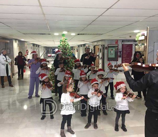L’Hospital Lluís Alcanyís acosta la música en viu a pacients i acompanyants.