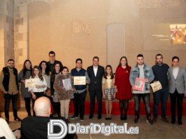 La Junta Local Fallera de Xàtiva presenta el seu llibre oficial