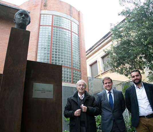 Xàtiva reposa l’escultura de l’acadèmic Maravall retirada en 2007