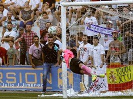 El Olímpic golea 5-0 al Unionistas y sigue soñando con el ascenso a Segunda B