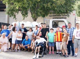 La Llosa de Ranes entrega un camió de taps a ASPROMIVISE