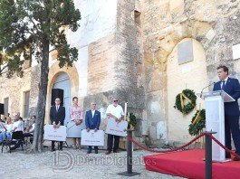 Xàtiva reconeix a dos grups teatrals i a un club esportiu durant la commemoració del 9 d’Octubre