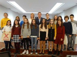 L’Ajuntament de Xàtiva rep als Premis Extraordinaris de Primària