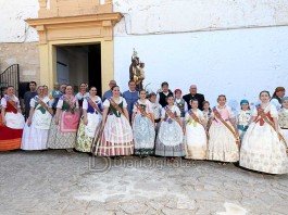 Més de dos-cents fallers i falleres pugen en Romeria a Sant Josep a l’ermita