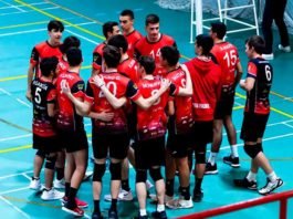 Los equipos junior masculino y femenino ganan sus partidos y continúan líderes