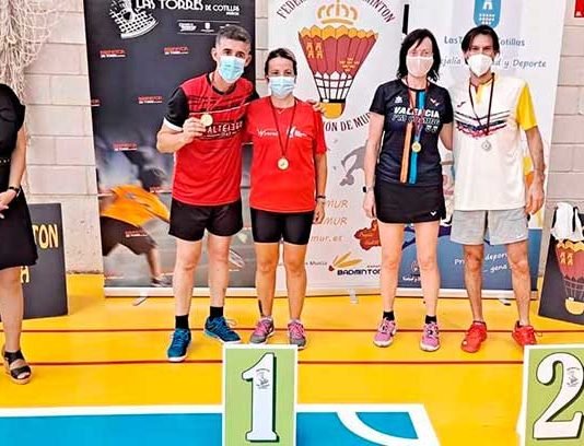 Mª José Mompó consigue el doblete con oro en dobles femenino y dobles mixto