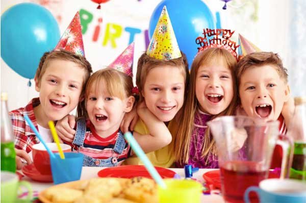 Preparativos para la fiesta de cumpleaños infantil