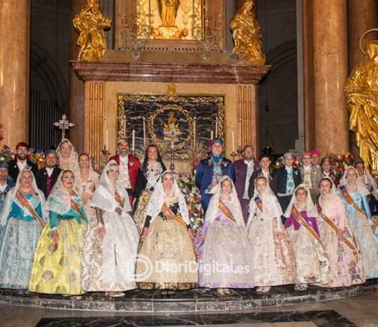 L’ofrena de flors a la Mare de Déu plena la Seu de Xàtiva