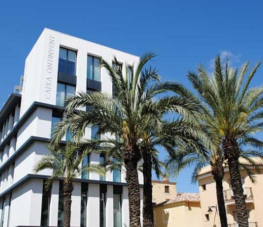 Caixa Ontinyent renova la seua adhesió al conveni de l’IVF per a facilitar l’accés al primer habitatge