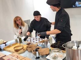 La demostració gastronòmica de la marca “MOS” d’Ontinyent causa sensació a FITUR