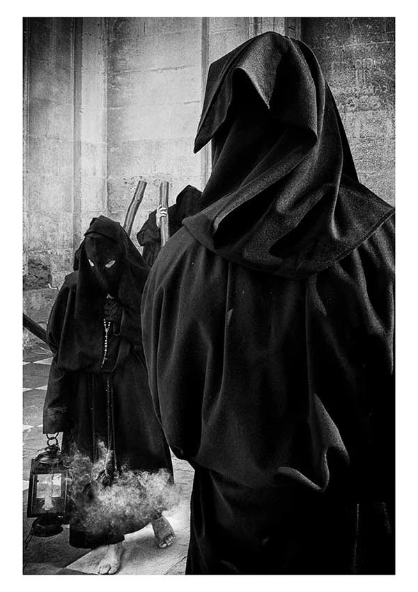 La imagen tiene un atributo ALT vacío; su nombre de archivo es semana-santa-premio-foto-DESCALZADOS.jpg