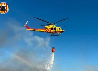 Un incendio forestal en Chella obliga a desplegar medios aéreos y terrestres