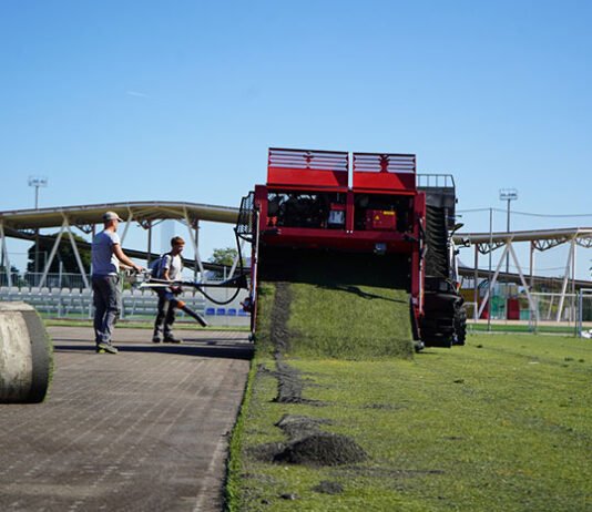 Xàtiva comença la reposició de la gespa del camp dos de Les Pereres