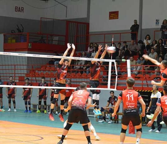 Els equips del Xàtiva Voleibol cauen amb orgull davant els líders de les seues categories