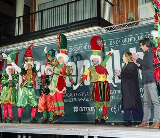 Nova banda sonora dels Güendos en l’encesa de l’arbre de Nadal d’Ontinyent