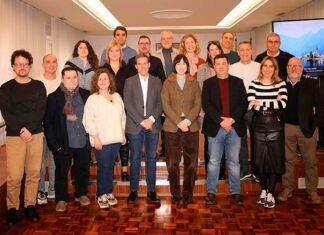 La ministra de Universitats, Diana Morant, es reuneix amb l’equip directiu de l’IES Simarro