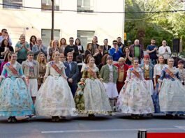 Xàtiva es rendeix a l’enginy i el color de la Cavalcada del Ninot Infantil