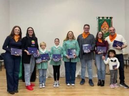 La Falla Espanyoleto presenta un llibret coral amb “màgia, ciència… i un poc de fum” i estrena el Tarot Faller