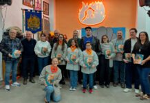 Una «batalla entre flors i plors» guia el contingut del llibre de la falla del Raval de Xàtiva