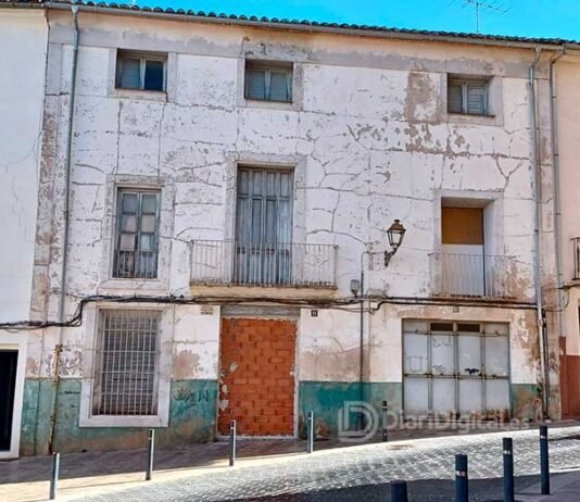 Muros de ladrillo contra la «okupación»: El grito de auxilio de la Plaza Sant Jordi en Xàtiva