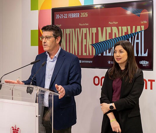 Ontinyent viatja en el temps: el centre històric es transforma amb més de 100 parades medievals