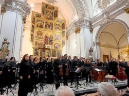 Una església de Sant Pere repleta aplaudeix amb entusiasme al Cor de la Generalitat i a la Dispersione