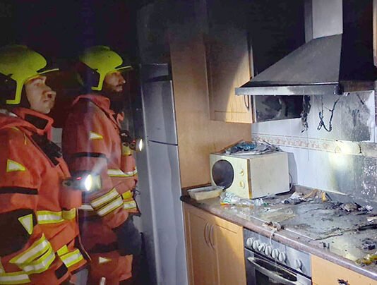 Un incendi en una cuina mobilitza els bombers a Xàtiva en plena celebració de l’Ecce-Homo