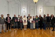 La falla Avinguda Selgas presenta el seu llibret 2026 amb la mirada posada en l’univers