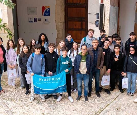 Tres nous grups d’alumnat del programa Erasmus+ visiten l’Ajuntament d’Ontinyent