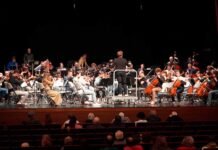 Usuaris de centres socials d’Ontinyent participen en la primera sessió d’“Apropa’t a l’Orquestra”