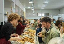 El “Mercat de la Carxofa» reuneix més de 700 persones al Mercat Municipal d’Ontinyent