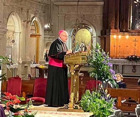 L’abat de Xàtiva fa una defensa dels confrares i dels portadors en el Pregó de la Setmana Santa