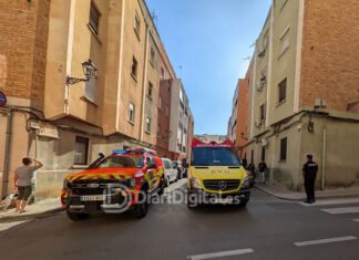 Un incendio en una vivienda de Xàtiva moviliza a los bomberos y obliga a cortar el tráfico