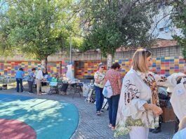 El barri del Raval de Xàtiva estrena amb èxit el seu primer rastrell popular d’economia circular