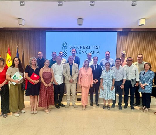 Educació pacta amb sindicats i patronals millores laborals i més recursos per a la concertada