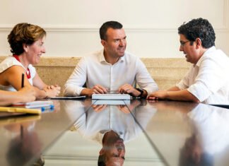 Fontanars dels Alforins presenta a la Diputació la seua proposta per al centenari