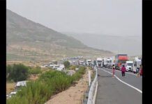 Un accident a la Font de la Figuera obliga a tallar l’A-33 i provoca més de dos quilòmetres de cues