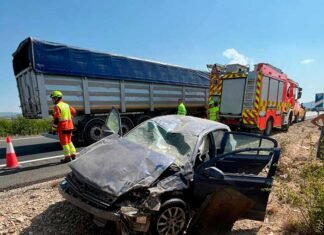 Un vehicle fa voltes de campana a l’A-35 a la Font de la Figuera i el conductor abandona el lloc