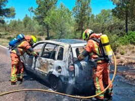 Susto a Moixent per l’incendi d’un vehicle prop de la urbanització Cumbres de València