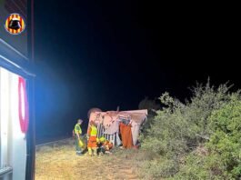 Ferit el conductor d’un camió en bolcar a l’A-35 a l’altura de Vallada