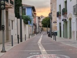 El veïnat del Nucli Antic de Xàtiva exigeix un autobús diari i restringir el trànsit als residents