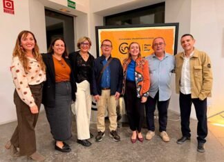 Natàlia Enguix anima anima als comerciants d’Ontinyent a adherir-se a la campanya dels bons comerç de la Diputació