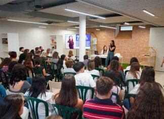 La VII Escola Feminista d’Ontinyent obri la programació omplint la Casa del Delme