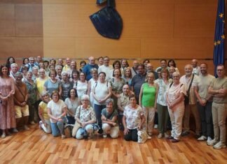 Natàlia Enguix rep en la Diputació a un grup de Majors Actius d’Ontinyent